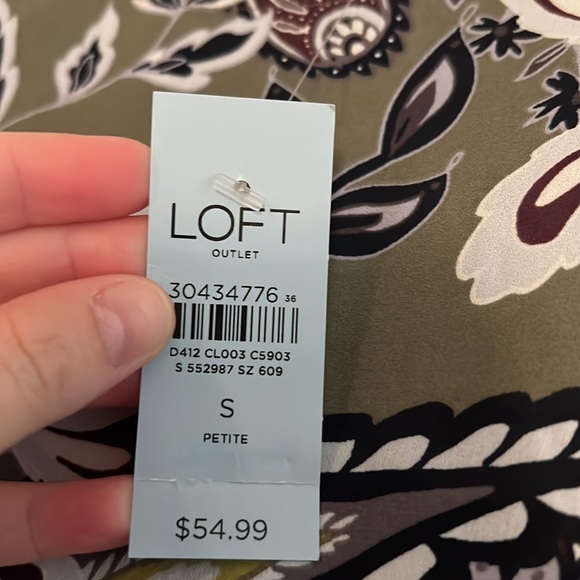 Loft never been worn green blouse with paisley print and button detail - Picture 3 of 3